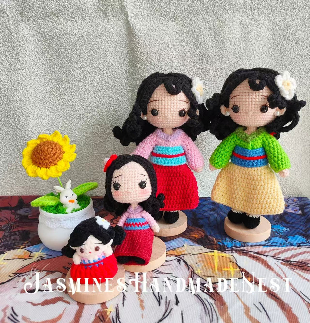 Handmade Warrior-Inspired Crochet Doll – Poseable Amigurumi Girl Toy with Red & Green Outfit – Unique Gift for Kids or Collectors