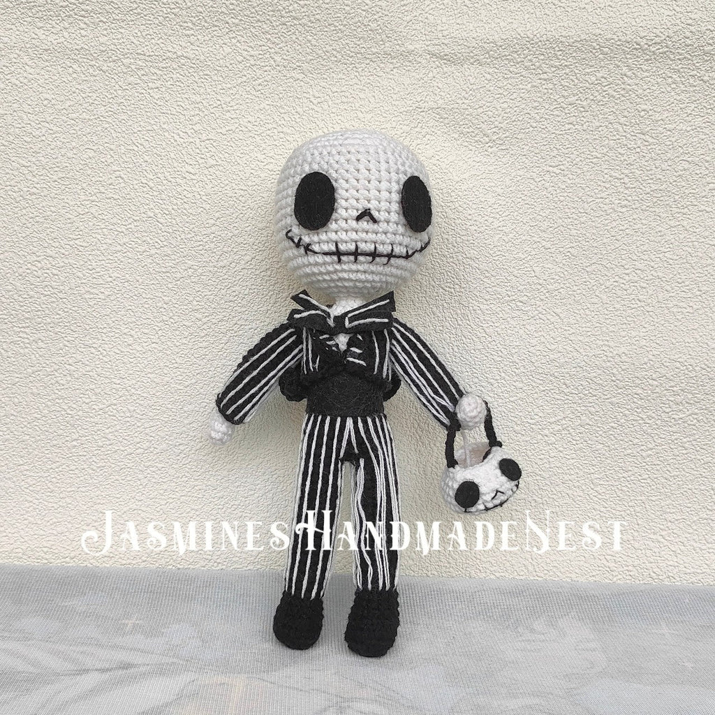Handmade Gothic Couple Dolls – Romantic Skeleton and Stitched Girl Plush Set – Crocheted Décor for Halloween, Christmas, or Unique Gift Giving