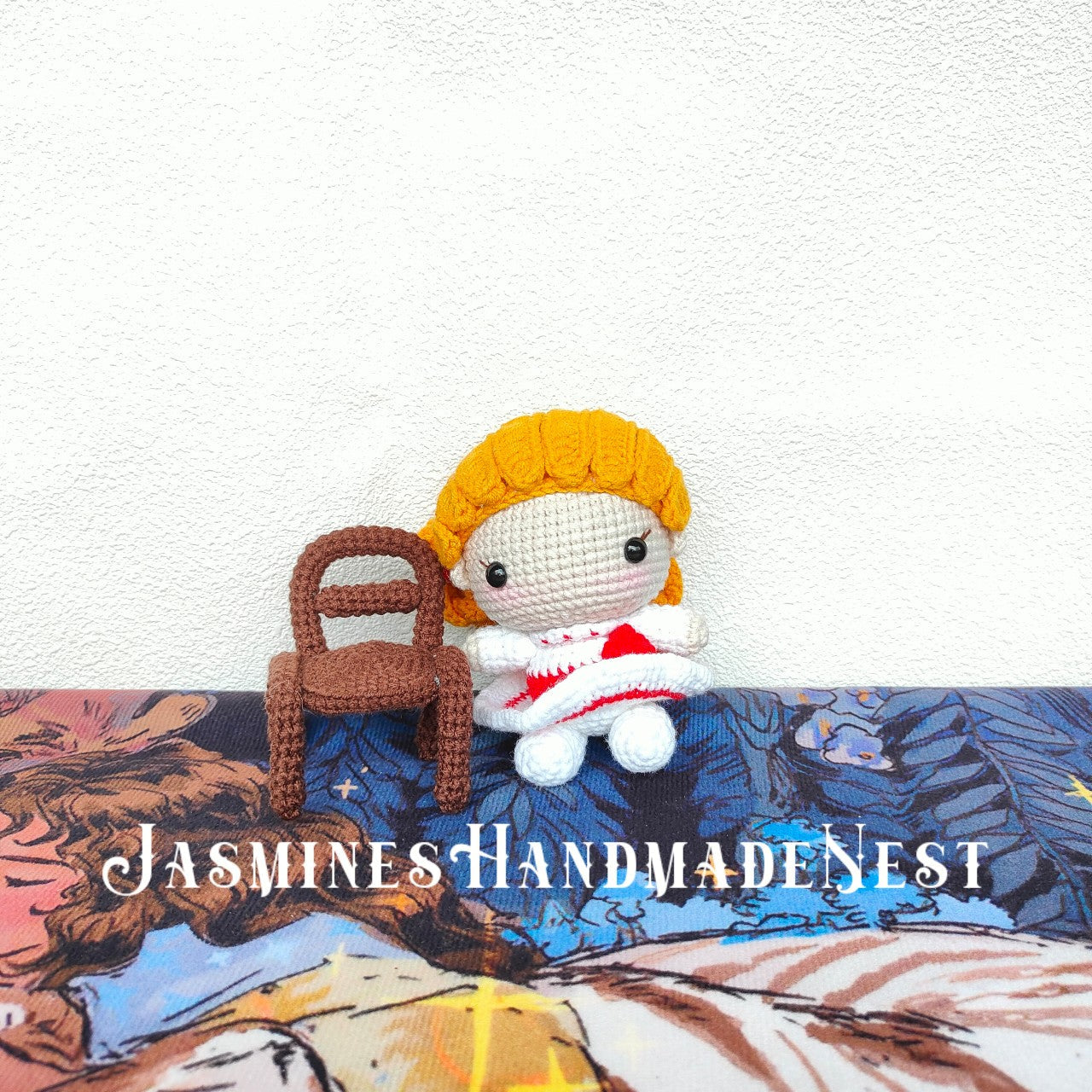 This Annabelle-style crocheted set—featuring handcrafted dolls and pendants—boasts craftsmanship in every stitch. Its delicate work brings cute charm to life, a heartwarming treasure perfect for gifting or keeping.