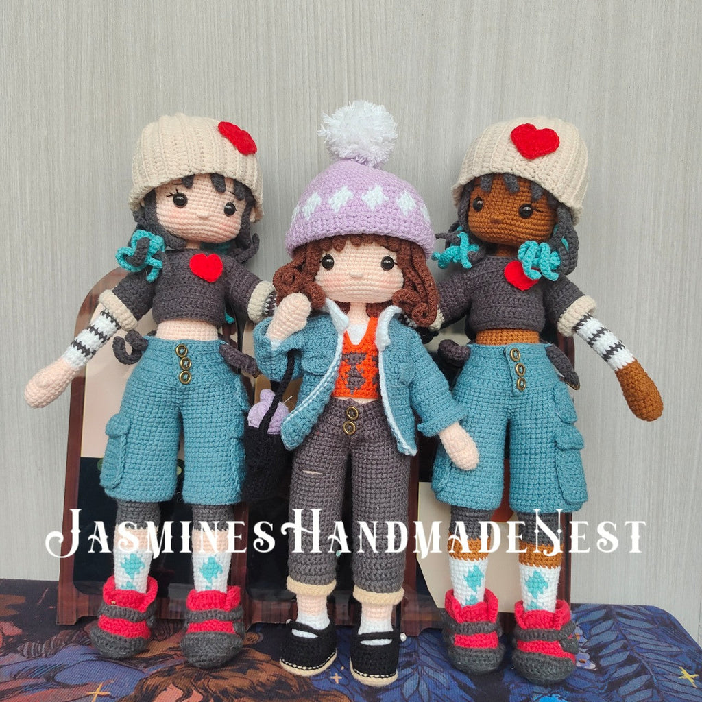 Trendy Cool Girl Knit Doll – handcrafted with edgy style! 🧶✨ A unique knit figurine for bold-style collectors. Soft fabric, intricate stitches – no imitation. Made for your Shopify store. Add this eye-catching piece today!