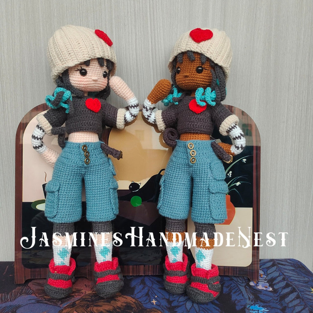 Trendy Cool Girl Knit Doll – handcrafted with edgy style! 🧶✨ A unique knit figurine for bold-style collectors. Soft fabric, intricate stitches – no imitation. Made for your Shopify store. Add this eye-catching piece today!