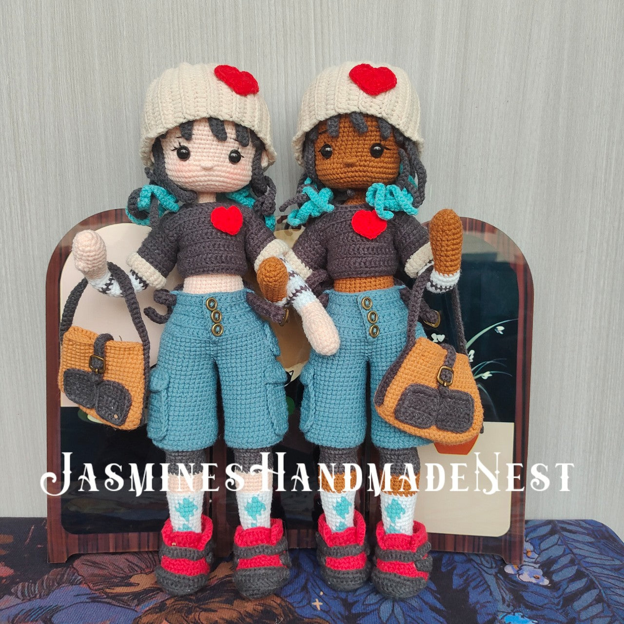 Trendy Cool Girl Knit Doll – handcrafted with edgy style! 🧶✨ A unique knit figurine for bold-style collectors. Soft fabric, intricate stitches – no imitation. Made for your Shopify store. Add this eye-catching piece today!