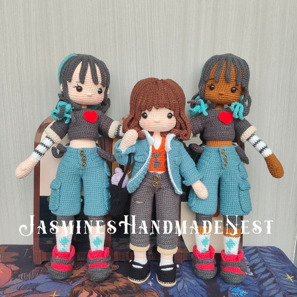 Trendy Cool Girl Knit Doll – handcrafted with edgy style! 🧶✨ A unique knit figurine for bold-style collectors. Soft fabric, intricate stitches – no imitation. Made for your Shopify store. Add this eye-catching piece today!