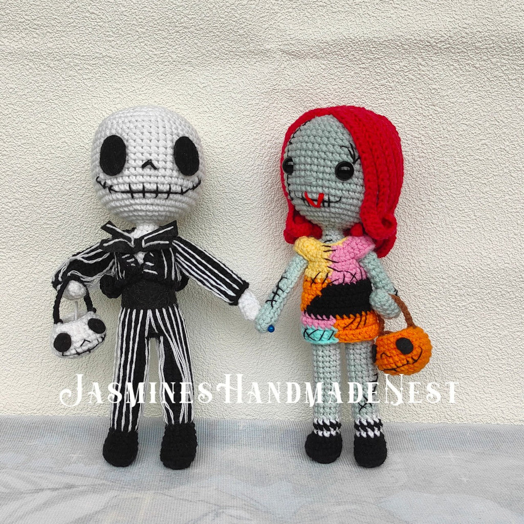 Handmade Gothic Couple Dolls – Romantic Skeleton and Stitched Girl Plush Set – Crocheted Décor for Halloween, Christmas, or Unique Gift Giving